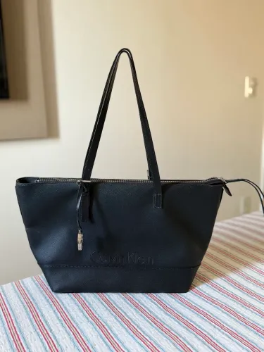 Vendo Bolsa Calvin Klein original.