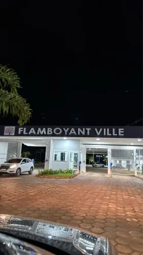 Lote condomínio Flamboyant Ville