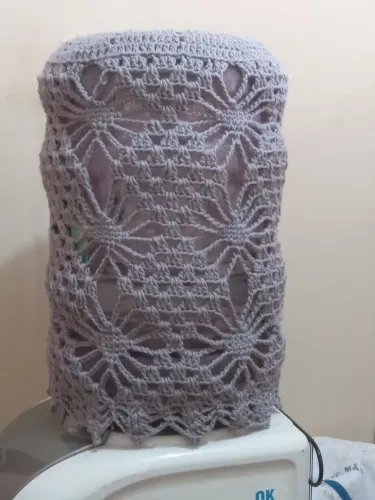 Vendo capa de gela-água de croche. Feitocom linha Barroco.Minha arte Tel *.   