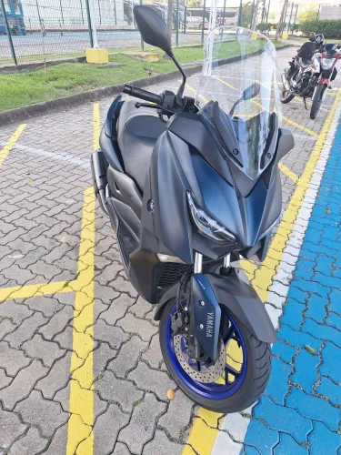 Yamaha XMAX 250 2024/2024 - Preta/Azul - Apenas 10.500 km