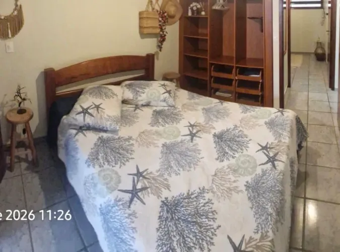 Cama casal madeira maciça com colchão