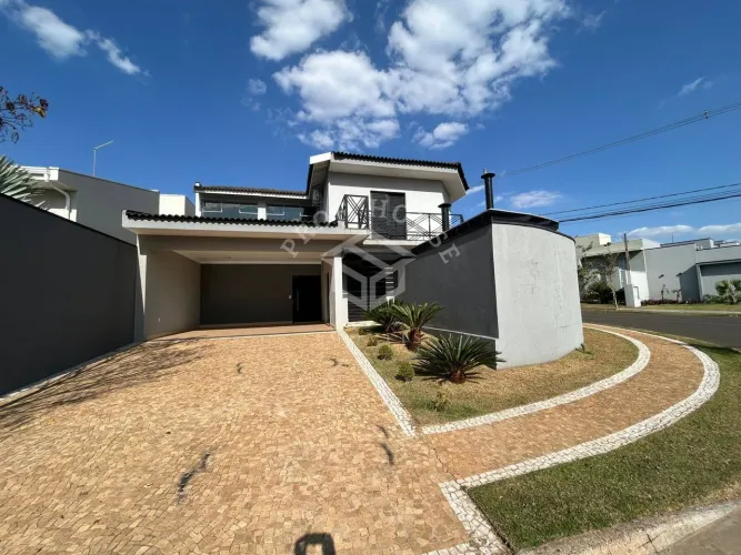 Casa Duplex no Condomínio Vale das Oliveiras em Limeira-SP