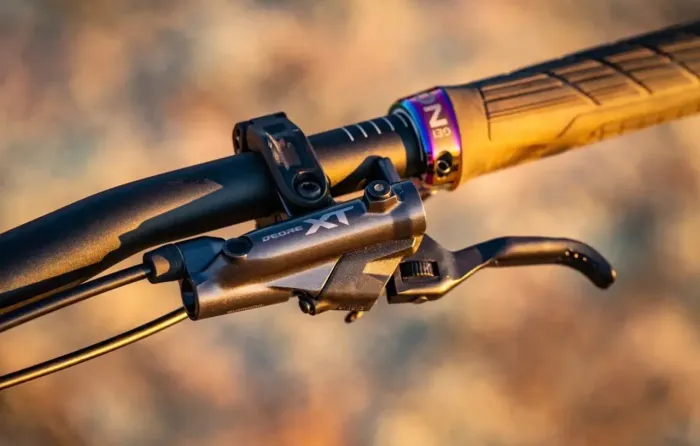Novo Freios de 4 pistões Shimano Deore Xt M8220