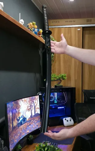 Katana Real+ Suporte Madeira 