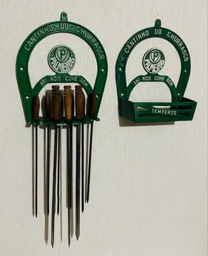 Kit Churrasco Palmeiras: Suporte De Espeto + Porta-Tempero + 9 Espetos