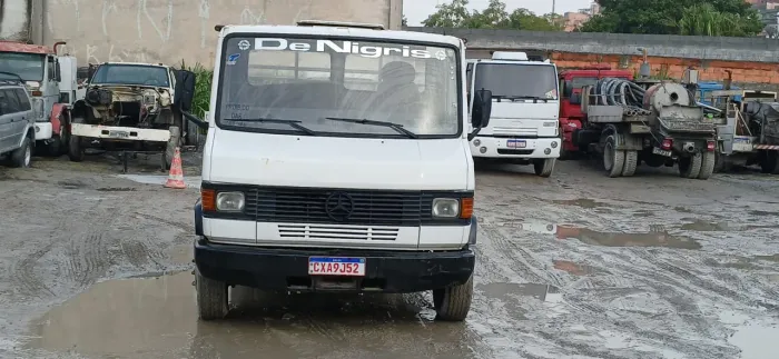 MB 710 carroceria