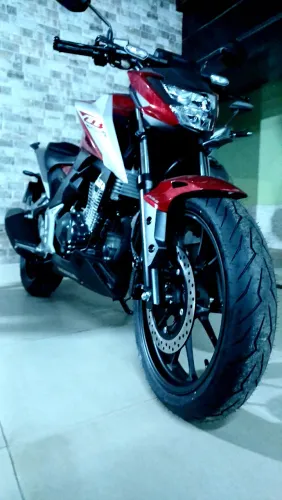 CB 300f 2026 zero com 70 km