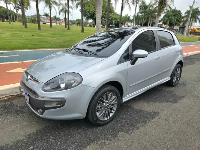 Fiat Punto Sporting 1.8 Flex 8v/16v 5P 2015