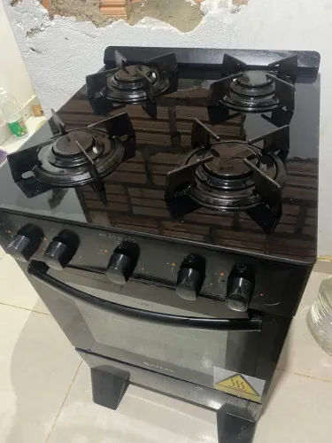 Vende-se fogão, pouco tempo de uso