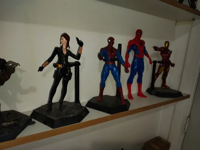 Action figuras homem aranha, viúva negra, homem de ferro