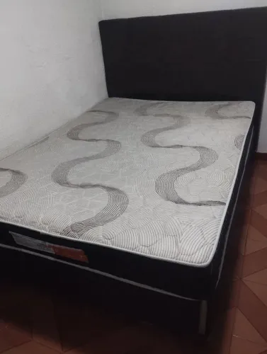 Cama de casal com cabeceira, colchão D26