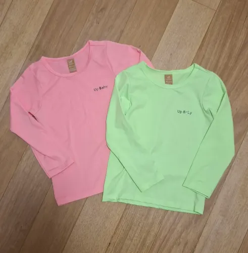 Duas blusas para piscina ou praia