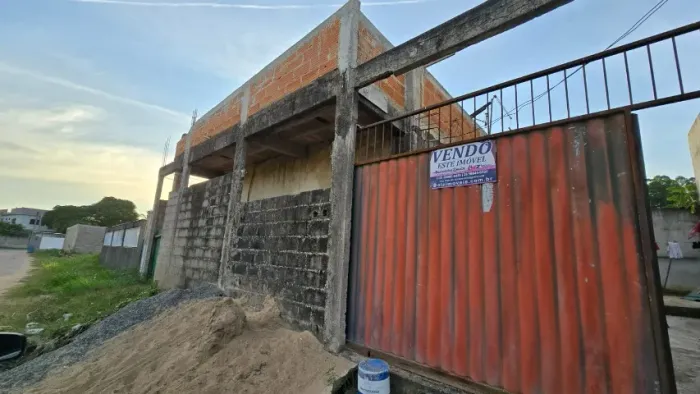 Vende-se Casa ainda em construção, fase de acabamento no bairro Sherrer, Piúma-ES. 