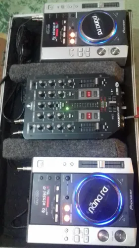 VENDE-SE - CDJ PIONNER 200 + MIXERx BHERINGUER VMX 200