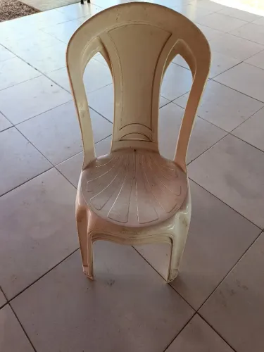 Cadeira plástica
