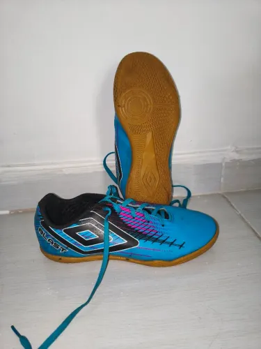 Chuteira umbro futsal blast 36/37