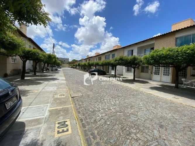 Apartamento com 2 dormitórios para alugar, 66 m² por R$ 1.880,00/mês - Lagoa Redonda - For