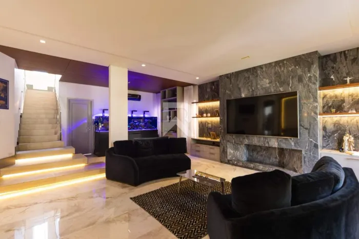 Casa Alto Padrão com Piscina Aquecida para locação, 4 Suítes e Área Gourmet no Pilarzinho