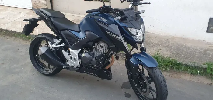 Moto Nova CB300F
