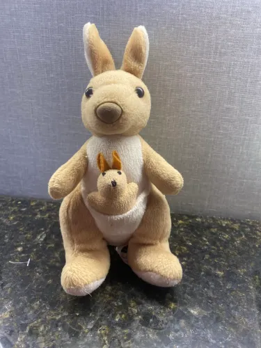 Mini bicho de pelúcia australiano canguru com filhote.