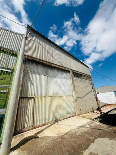 Imóvel para aluguel possui 360 metros quadrados em Cobilândia - Vila Velha - ES