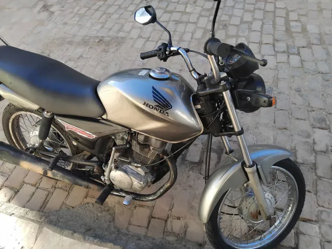 Vendo titan 150 motor todo bom