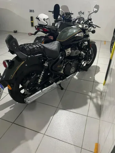Super Meteor 650 Royal Enfield excelente.