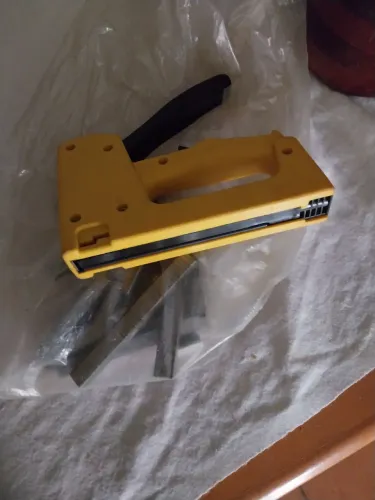 Vendo um grampiador para montagem de sua decoração do seu evento.para tecidos e outros
