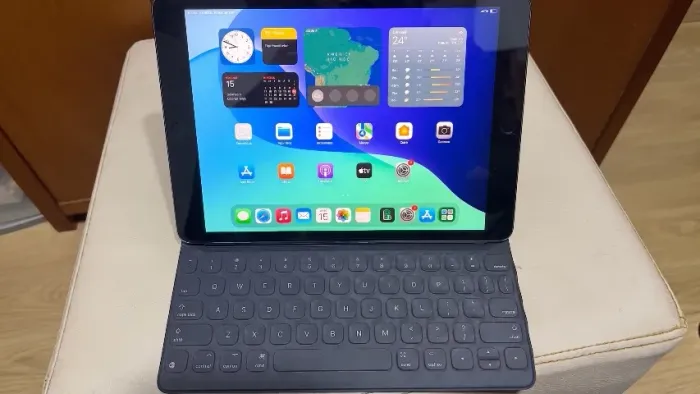 IPAD 7a - - 10,2 - 128 GB e teclado Apple