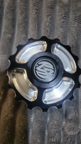 TAMPA TANQUE ROSCA (TRIUMPH, ROYAL ENFIELD , HARLEY)