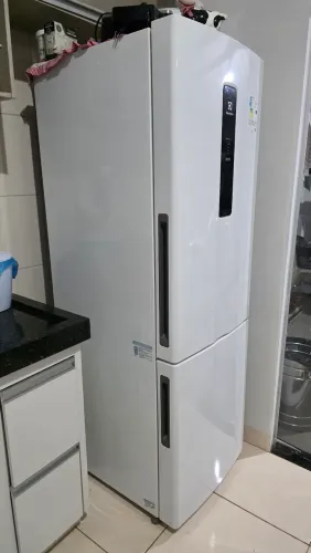 Vendo geladeira frosfree semi nova eletrolux 400 lts