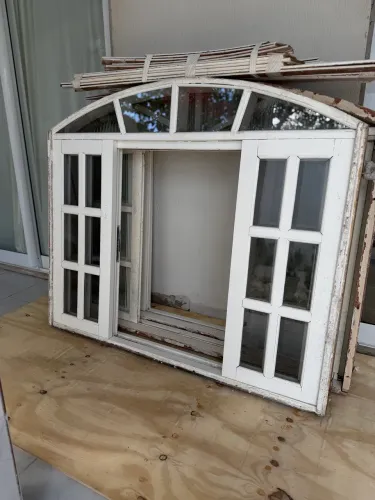 3 janelas de Madeira com vidro - Estilo Colonial/Arco 