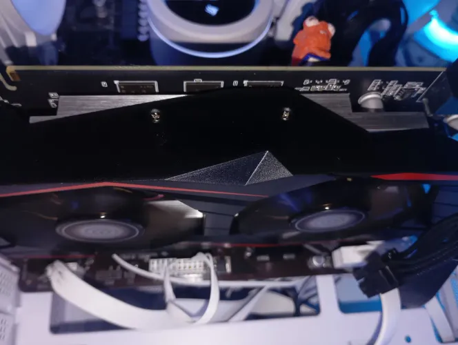 rtx 550ti 1 mês de uso funcionando perfeitamente