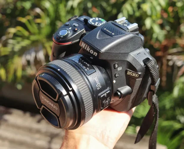 Camera digital Nikon D5300 + 50mm f/1.8