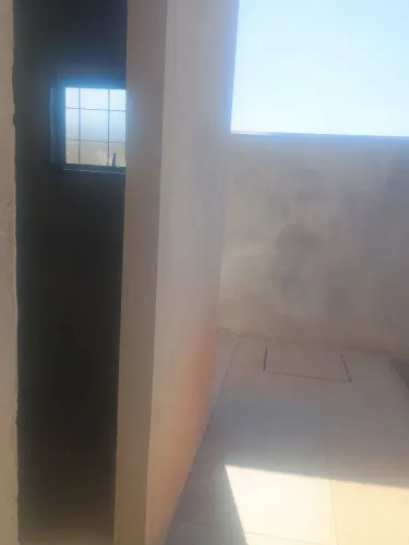 Preciso de um ajudante  e um pedreiro 