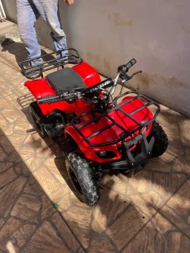 off-road para o seu filho com o Mini Quadriciclo Importway 49cc