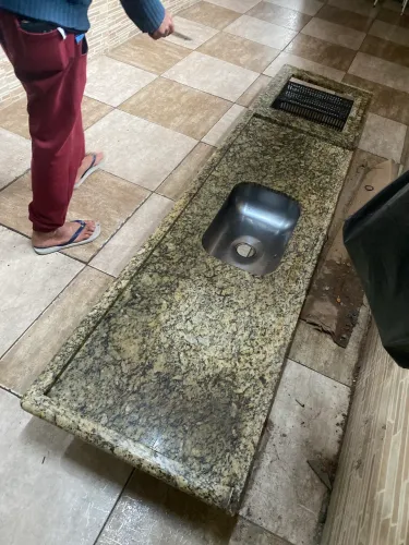 Pia de granito/ ESPAÇO para fogão coquer