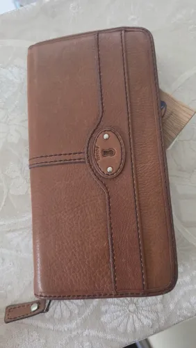 carteira fossil maddox zip clutch marrom