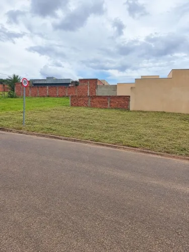 TERRENO DE ESQUINA no Res.Alta Vista I