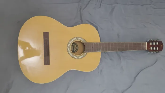 Violão sem cordas em um bom estado