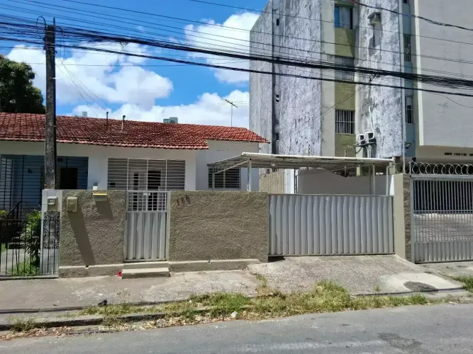 Casa à venda em Campo Grande, Recife | 138 m² de área construída e 225 m² de terreno