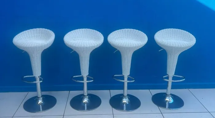 (Valor unitário) BANQUETAS RATTAN - Salvados