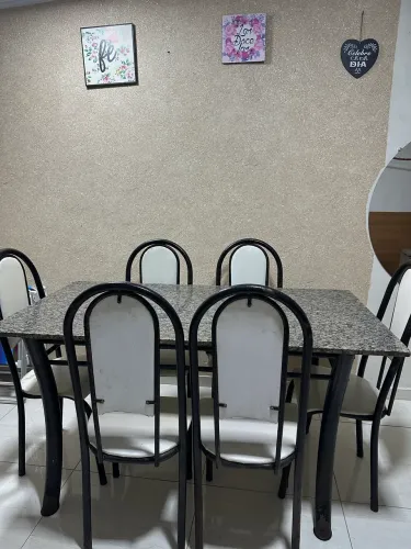 Mesa com tampo de granito, com 6 cadeiras