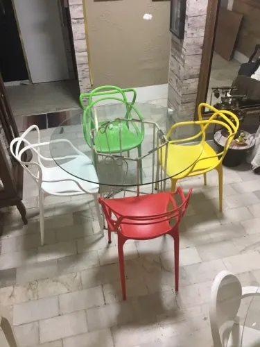 Mesa com base de ferro tampo de vidro e cadeiras allegra Tramontina originais
