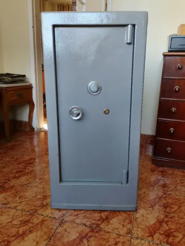 Cofre semi novo