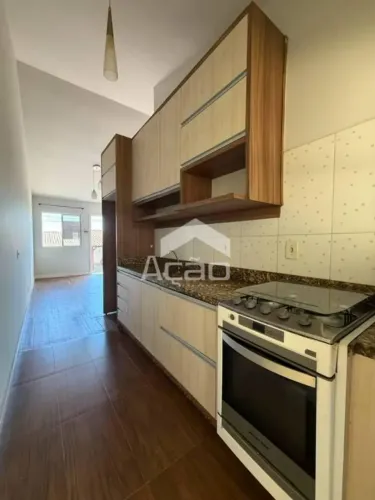 Casa Semi Mobiliada em Condomínio com 02 Dormitórios Em Camboriú/SC