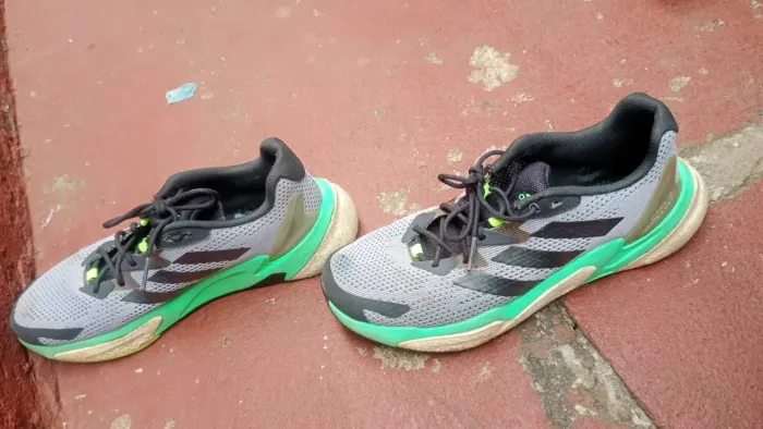 Tênis Adidas 42