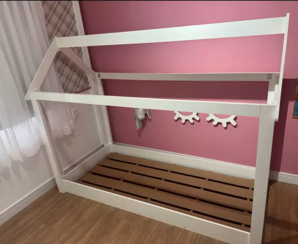 Cama infantil montessoriana