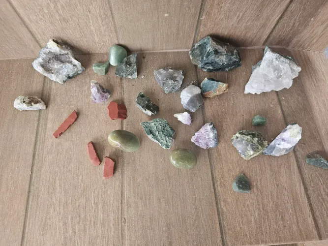 Lote Misto de Minerais e Cristais (Ametista, Ágata, Quartzo Verde e Jaspe) Lote 04