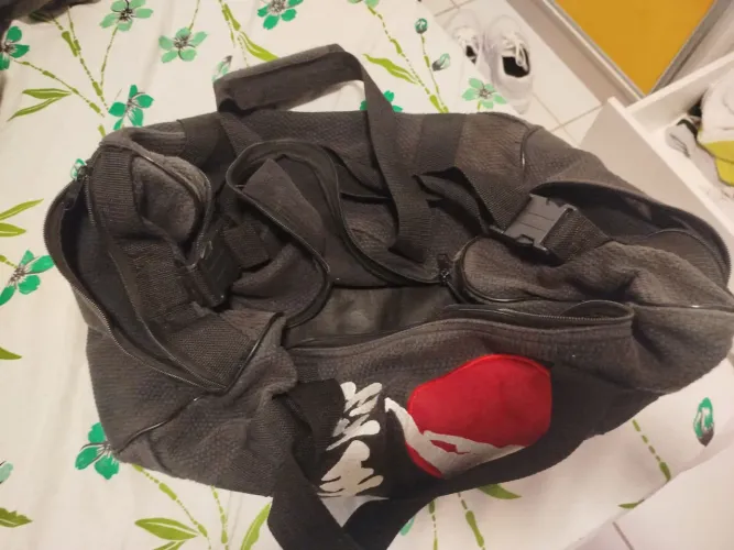 Bolsa karatê semi nova